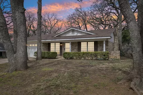 803 Pin Oak Ln, Arlington, TX 76012