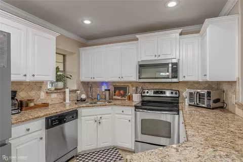 Kitchen - 110 Bent Tree Loop, Haughton, LA 71037 photo 1 of 2
