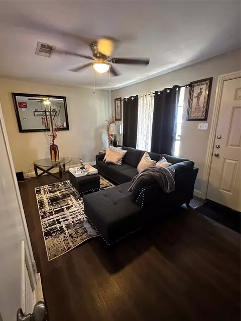2909 Handley Dr, Fort Worth, TX 76112