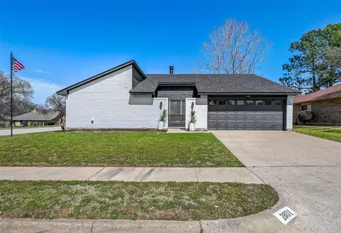 2801 Woodpath Ln, Bedford, TX 76021