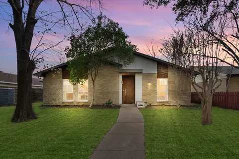 8614 Sikorski Ln, Dallas, TX 75228