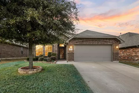 5925 Mackerel Dr, Fort Worth, TX 76179