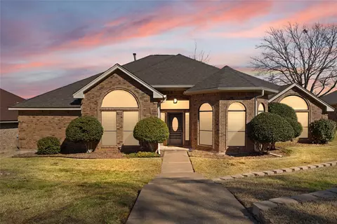 1425 Cobblestone Dr, Desoto, TX 75115