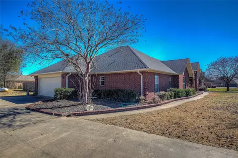 302 Briarwood Ln, Sulphur Springs, TX 75482
