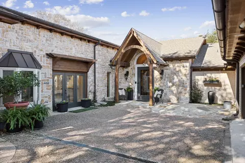 9435 Rocky Branch Dr, Dallas, TX 75243