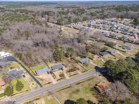 900 5th St, Benton, LA 71006