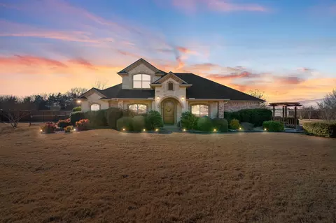 427 Rugged Dr, Red Oak, TX 75154