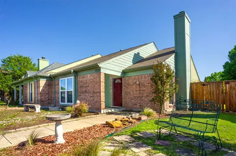 7706 Cousteau Dr, Rowlett, TX 75088