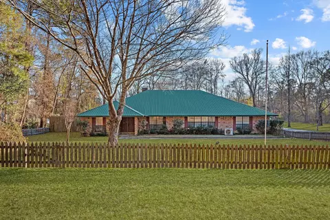 5651 Bretwood Dr, Keithville, LA 71047