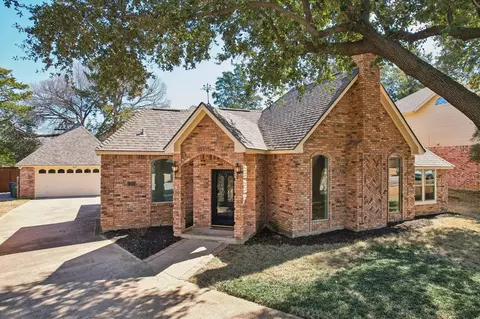 2412 Blair Ct, Grapevine, TX 76051