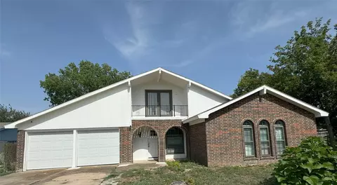 2509 Stonehurst Ct, Arlington, TX 76014
