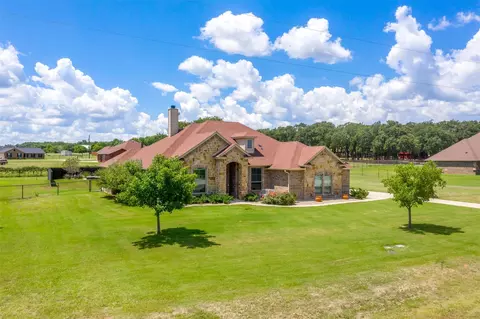 135 Lavender Ln, Springtown, TX 76082