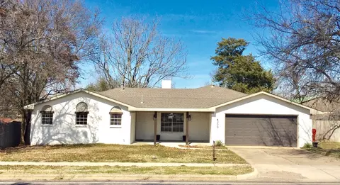 300 W Main St, Honey Grove, TX 75446