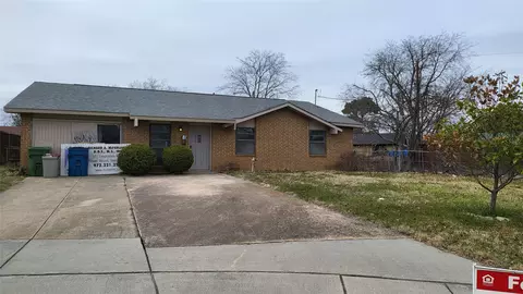 166 Westwood Pl, Lewisville, TX 75067