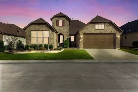 8509 Crestview Dr, Denton, TX 76207