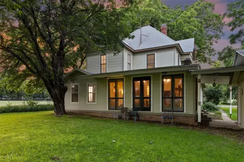 405 W Clifton St, Pilot Point, TX 76258