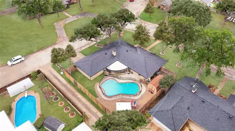 2117 Vega Ct, Grand Prairie, TX 75050