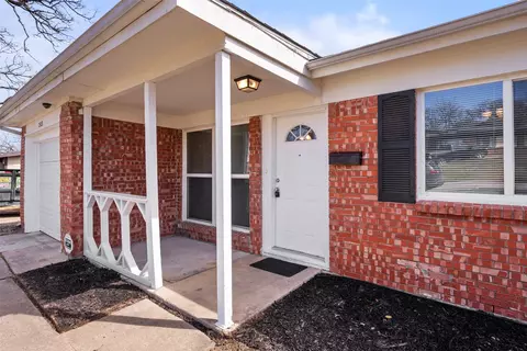 2313 Tanneyhill Ln, Fort Worth, TX 76112