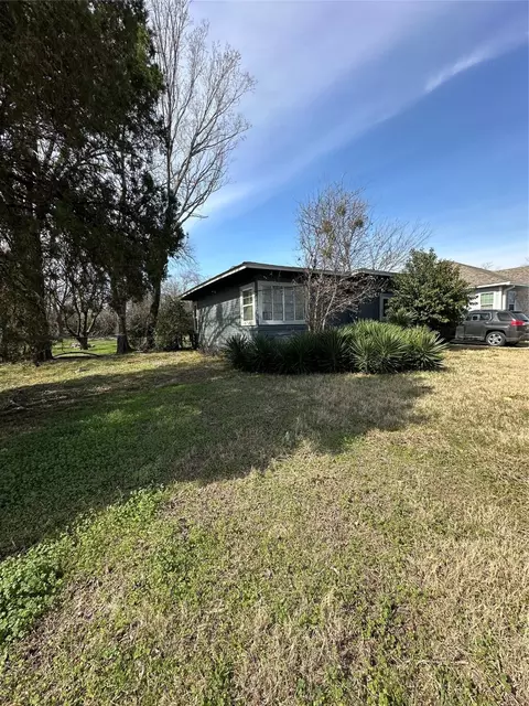 1032 Osborne Ln, Fort Worth, TX 76112