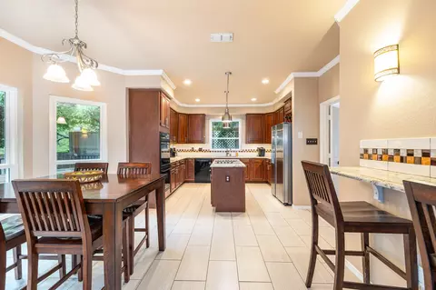 1727 Parkwood Dr, Grapevine, TX 76051