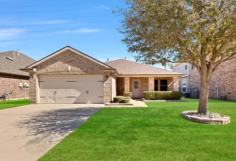 15608 Gatehouse Dr, Roanoke, TX 76262