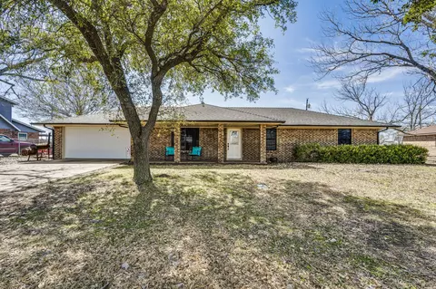 817 College, Italy, TX 76651