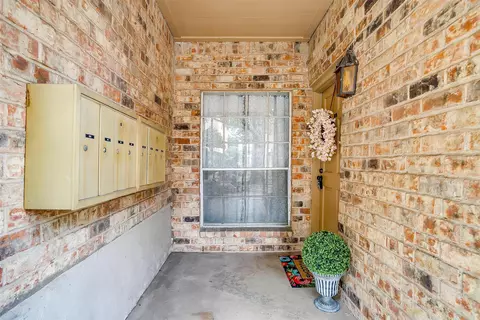 4415 Bellaire Dr S #101S, Fort Worth, TX 76109