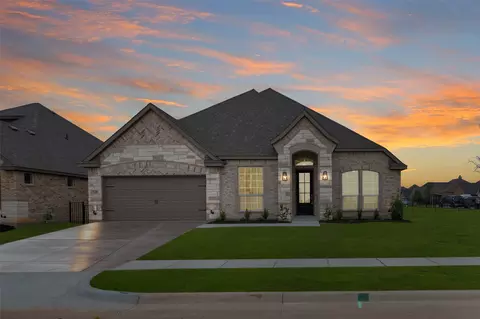 325 Bowrider Ln, Granbury, TX 76049