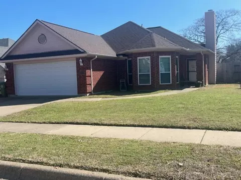 6040 Hillglen Dr, Watauga, TX 76148