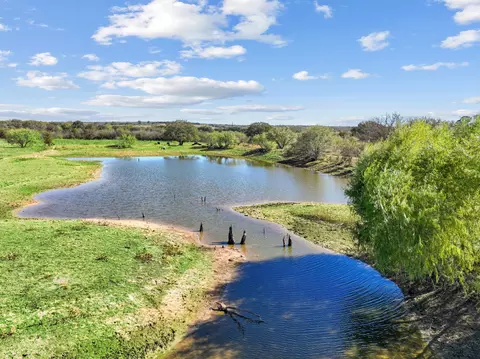 2090 B Erwin Rd, Jacksboro, TX 76458