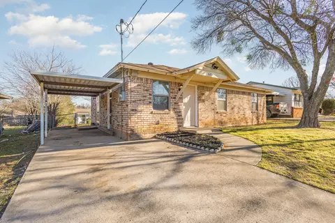 621 Boardwalk Ln, Denton, TX 76205