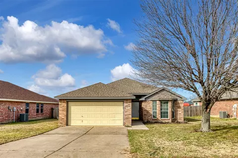 130 Kings Way Dr, Rhome, TX 76078