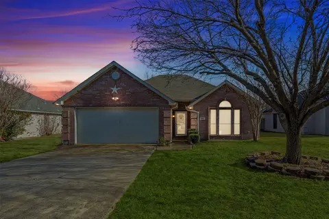 922 Alpine St, Forney, TX 75126