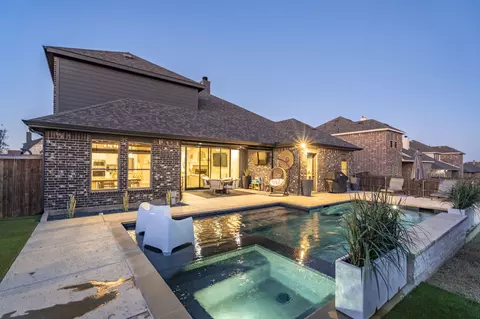 3834 Honey Grove Dr, Midlothian, TX 76065