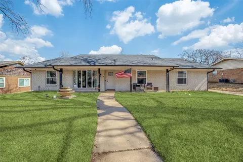 1413 Lakewood Dr, Sherman, TX 75092