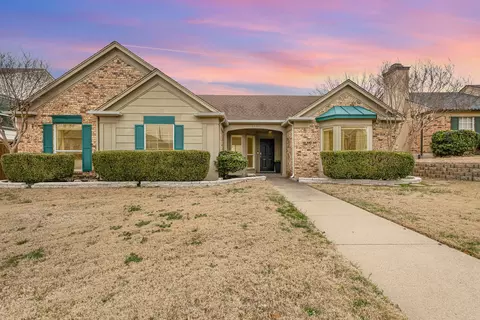 2226 Country Dell Dr, Garland, TX 75040