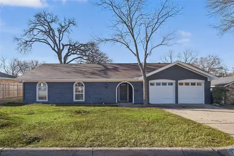 7258 Vanessa Dr, Fort Worth, TX 76112