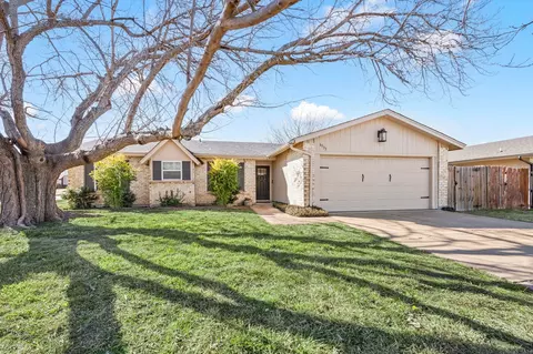 6533 Wakefield Rd, North Richland Hills, TX 76182