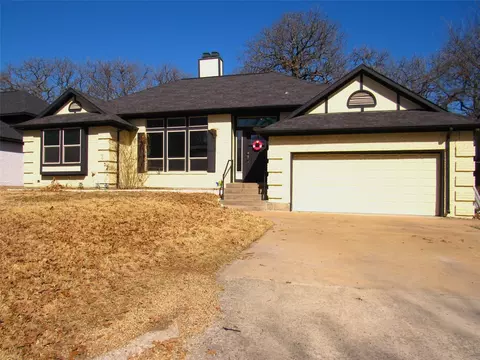 6833 Parkwood Dr, North Richland Hills, TX 76182