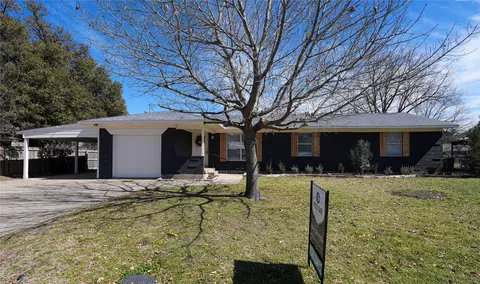 108 S 8th St, Sanger, TX 76266