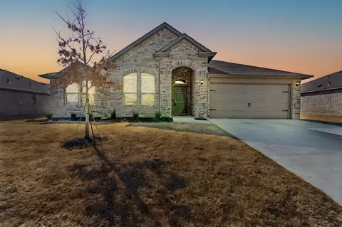 908 Granite Dr, Azle, TX 76020