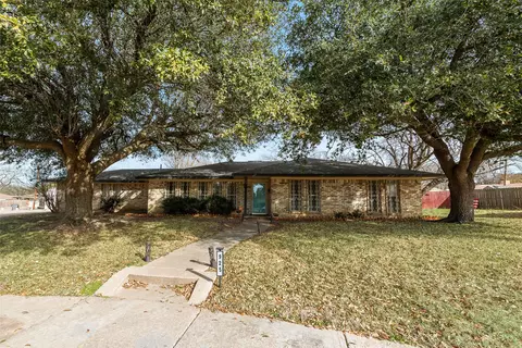 925 Briarcove Pl, Lancaster, TX 75146