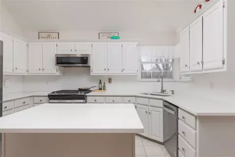 532 Amy Jo Cir, Aubrey, TX 76227