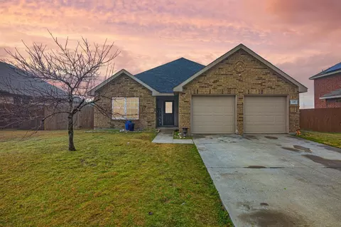 219 Saddlebrook Ln, Waxahachie, TX 75165