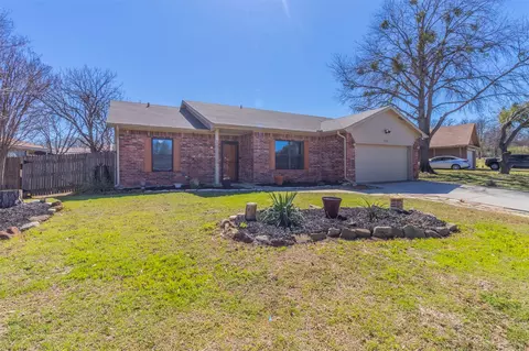 3900 Winston Dr, Denton, TX 76210