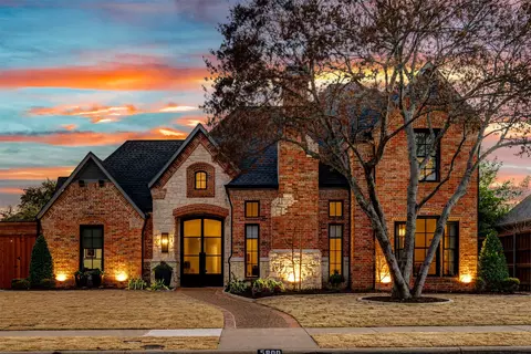 5800 Eastman Dr, Plano, TX 75093
