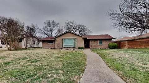 710 Austrian Rd, Grand Prairie, TX 75050