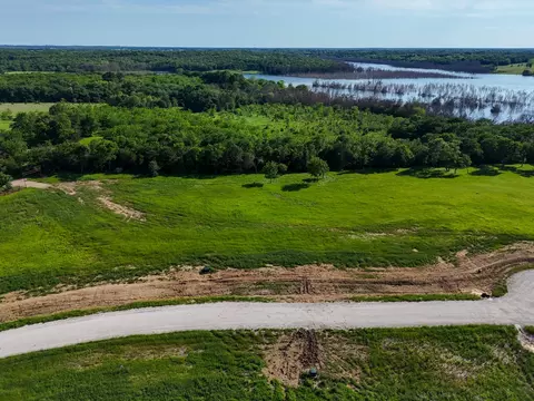399 Harborside Ter, Windom, TX 75492 photo 3