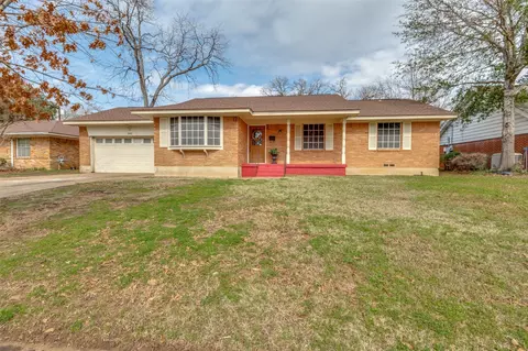 2805 W 11th St, Irving, TX 75060