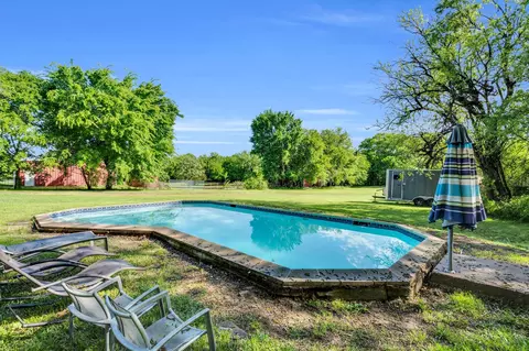 1047 Batchler Rd, Red Oak, TX 75154